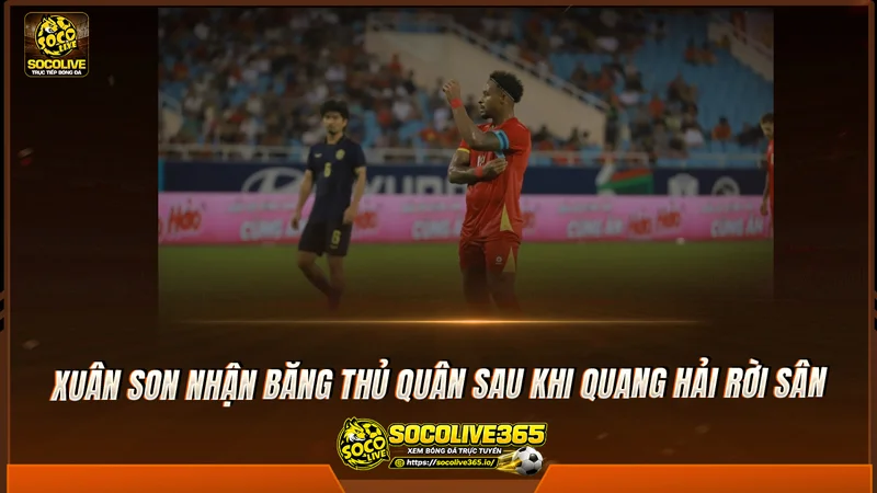 Xuân Son nhận băng thủ quân sau khi Quang Hải rời sân Xuân Son nhận băng thủ quân sau khi Quang Hải rời sân